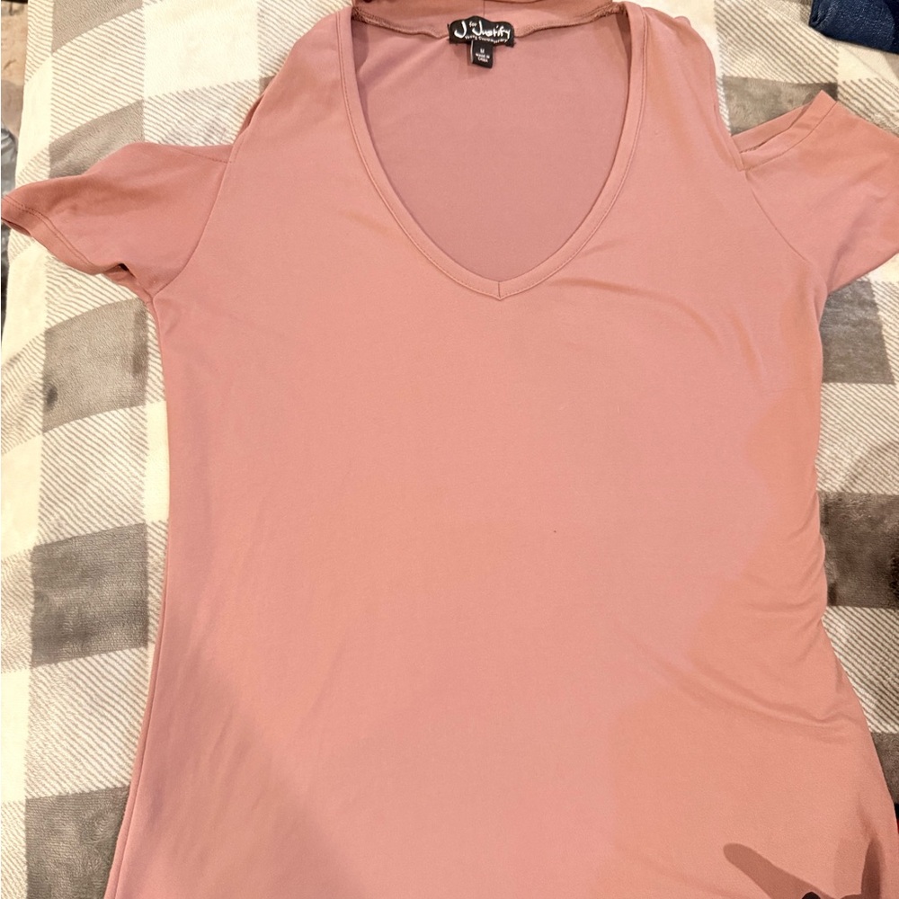 Justify Women's Mauve V-Neck Tee